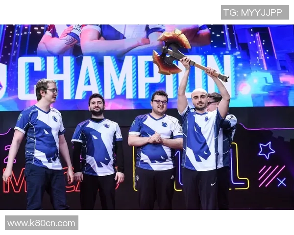 FPX战队在DOTA2比赛中的进攻策略分析与得失总结